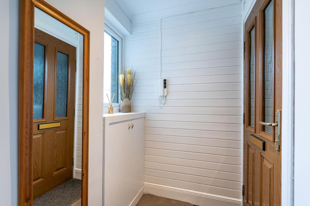 Lovely 3-Bedroom Flat With Free Parking Bridge of Allan Εξωτερικό φωτογραφία